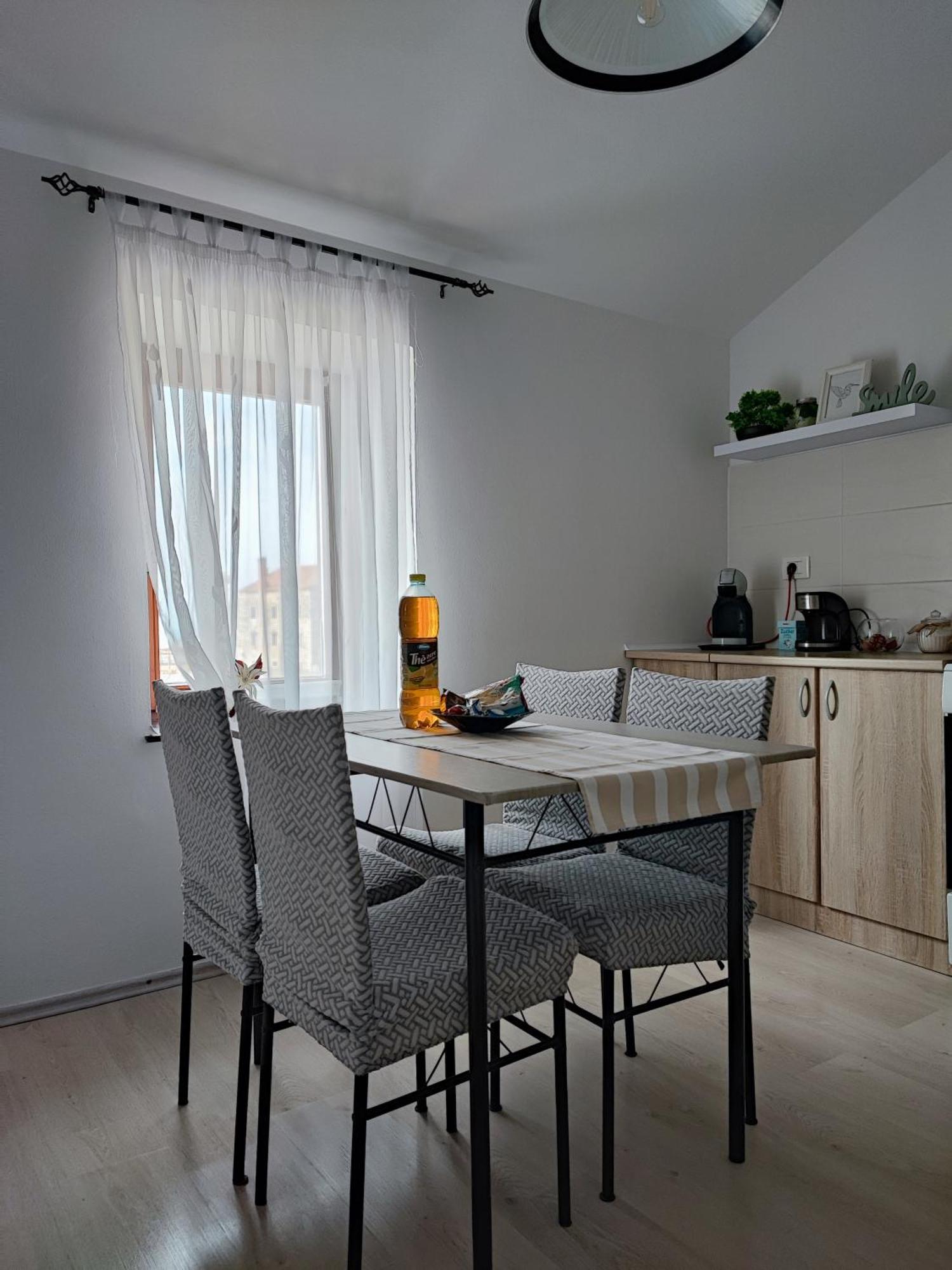 Nika Apartma *
